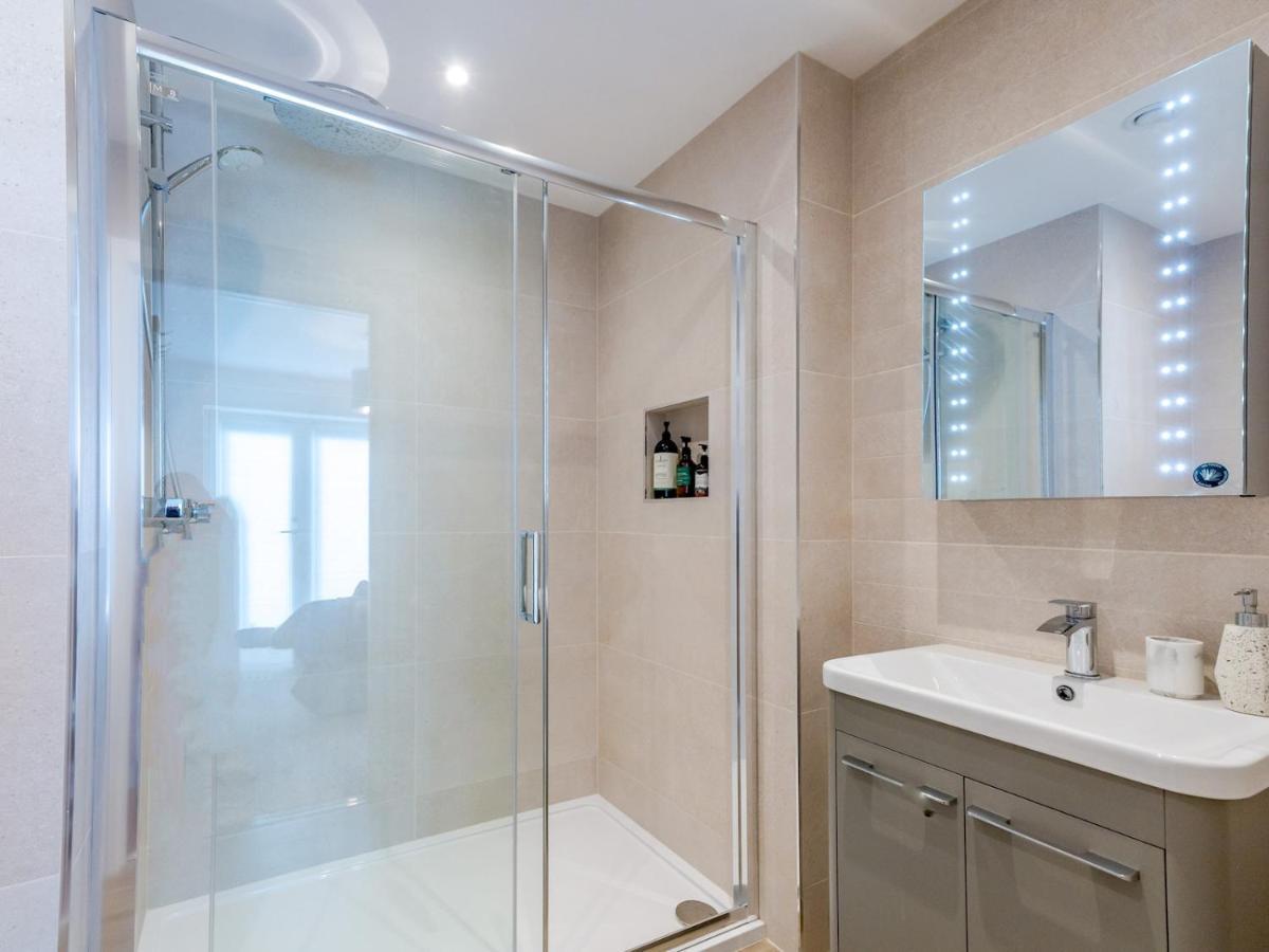 Pass The Keys Contemporary Apartment With Secure Parking 슈루즈버리 외부 사진
