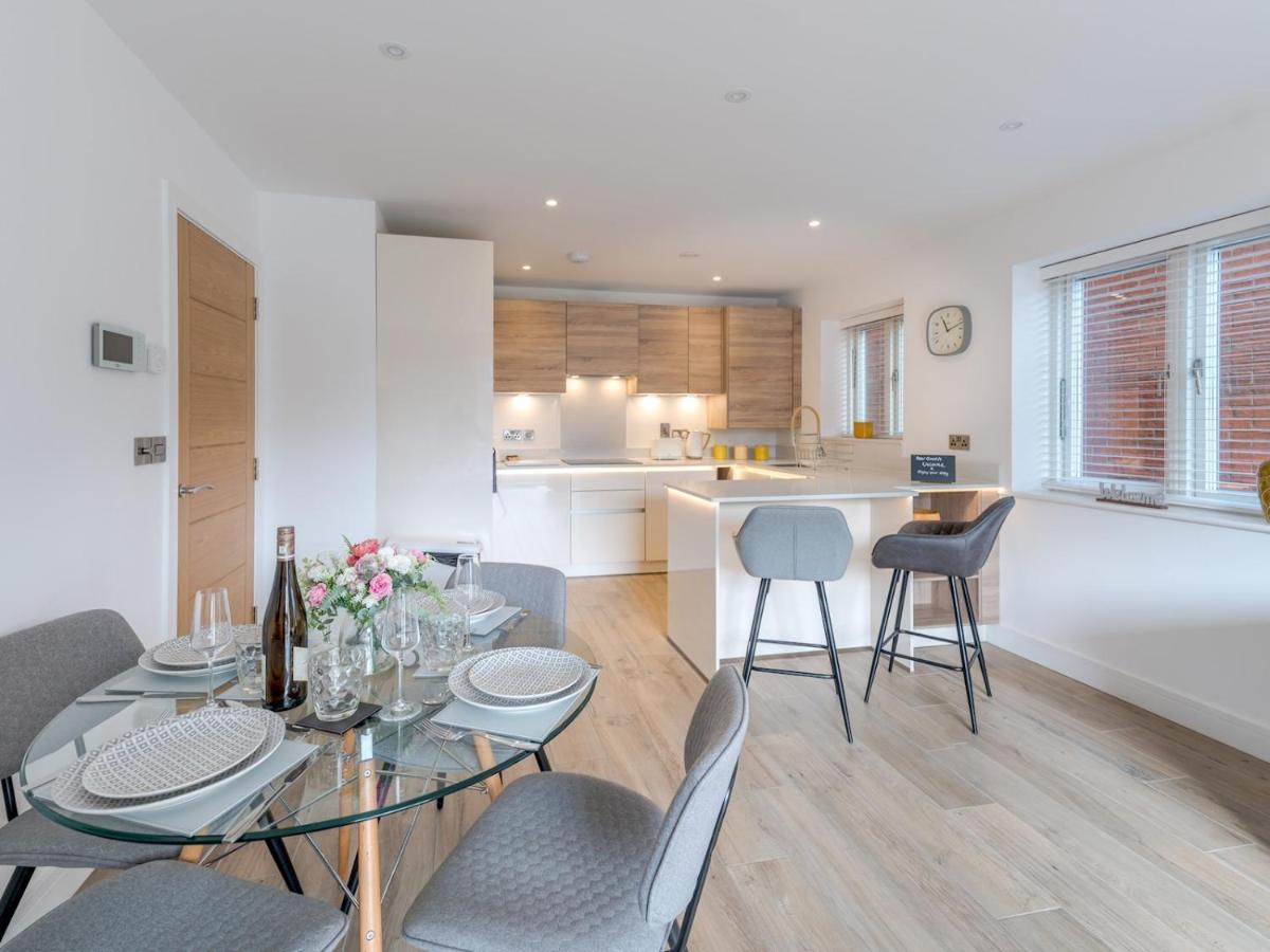 Pass The Keys Contemporary Apartment With Secure Parking 슈루즈버리 외부 사진