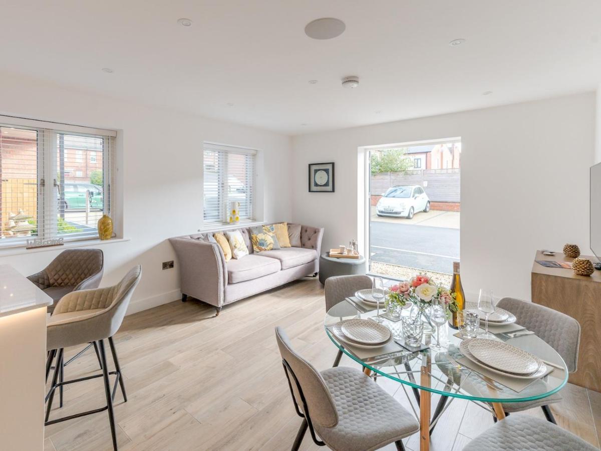 Pass The Keys Contemporary Apartment With Secure Parking 슈루즈버리 외부 사진