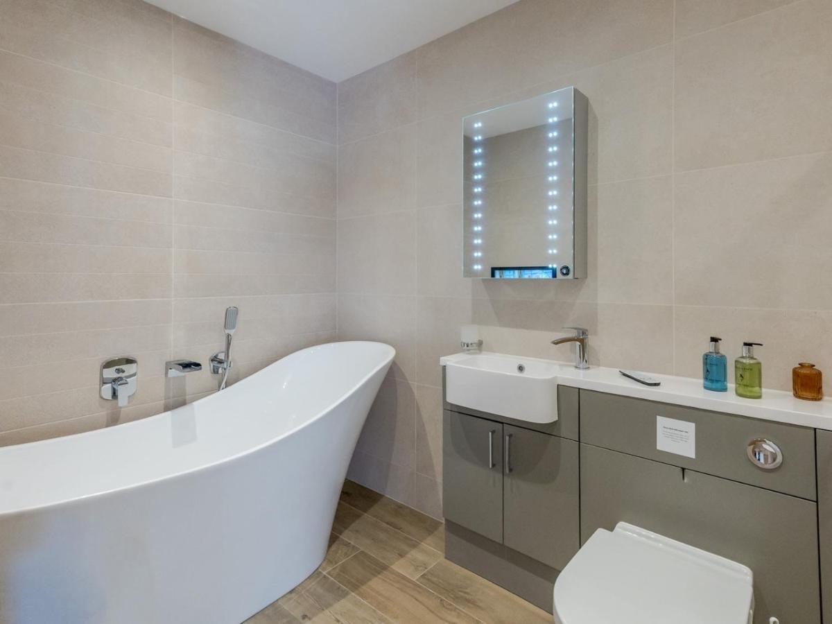 Pass The Keys Contemporary Apartment With Secure Parking 슈루즈버리 외부 사진