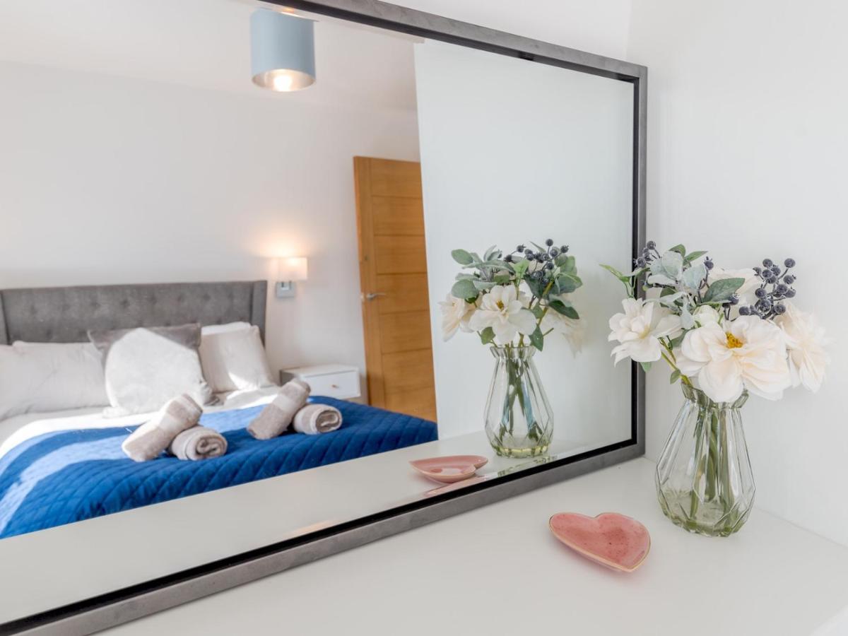 Pass The Keys Contemporary Apartment With Secure Parking 슈루즈버리 외부 사진