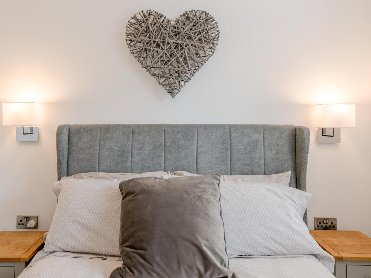 Pass The Keys Contemporary Apartment With Secure Parking 슈루즈버리 외부 사진